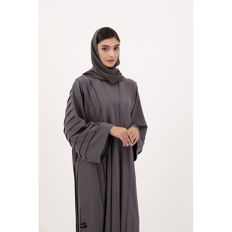 Pleated abaya