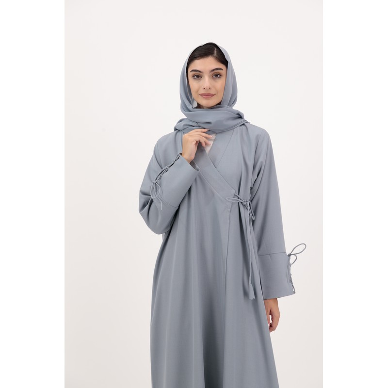Tie detail abaya